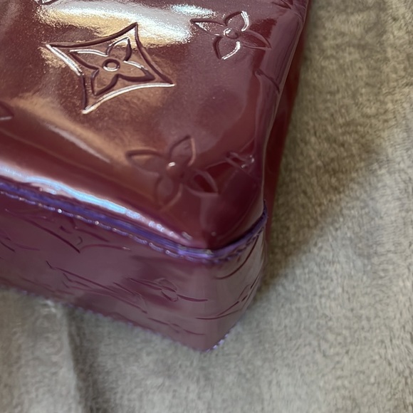 Louis Vuitton Reade PM Purple Vernis
Leather Hand Bag - Picture 14 of 16